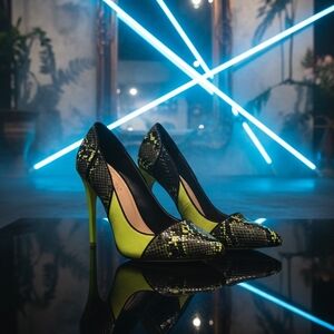 Shoe Dazzle Black and Yellow Snakeskin Heels